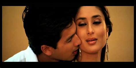 Exclusive Hot Stills Kareena Kapoor Shahid Kapoor Kissing Images In Bollywood Movie Milenge Milenge