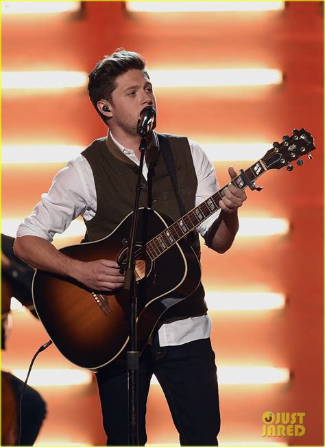 Video Niall Horan Performs This Town At Amas 2016 Photo 3812920