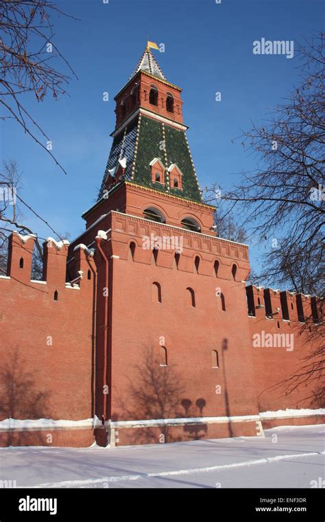Kremlin Wall Nd Bezimyannaya Tower Hi Res Stock Photography And Images