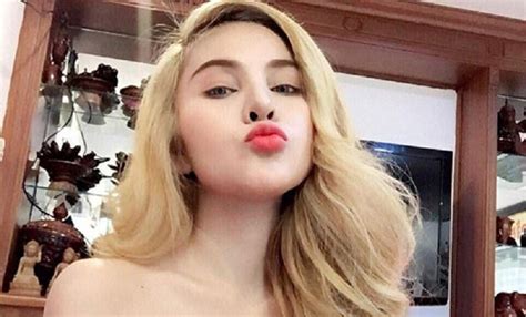 Tubuhnya Terlalu Seksi Artis Cantik Ini Dilarang Main Film Okezone Lifestyle