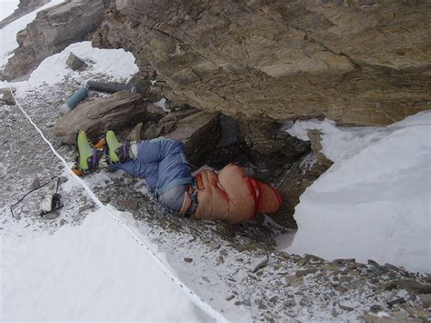 Muere Un Montañero En El K2 Mientras Cientos Le Pasan Por Encima
