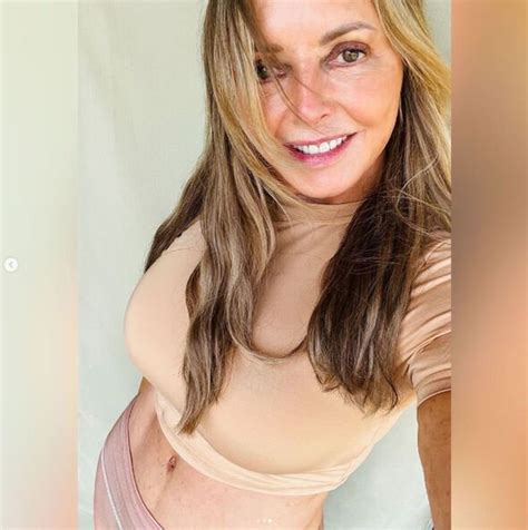 Carol Vorderman 61 Puts On Busty Display As She Flashes Her