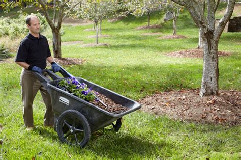 Rubbermaid Heavy Duty Garden Cart With Pneumatic