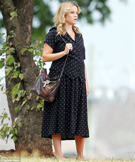 Pregnant Reese Witherspoon Looks Refreshed As She Returns To Work On New Movie Daily Mail Online