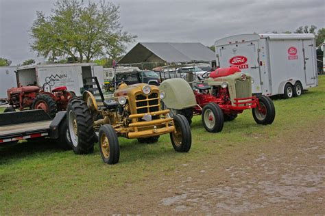 Two Ford Tractors Antique Tractor Show Fort Meade Flori Flickr