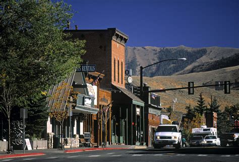 The 25 Best Small Towns In America Small Towns Usa Small Town