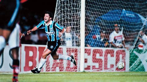 My hobbies usually revolve around art; Baú do Bairrista: 23 anos do tri na Copa