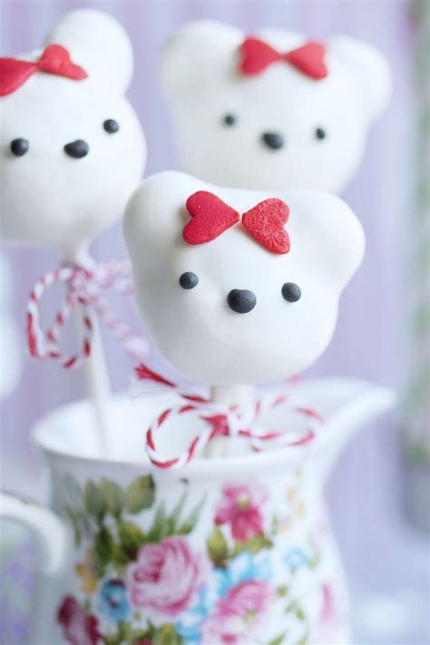 These cute little cakes on a stick are really easy to make and delicious too! Valentine's Bear "Cake" Pop Made with Donut Holes | สูตรอาหาร