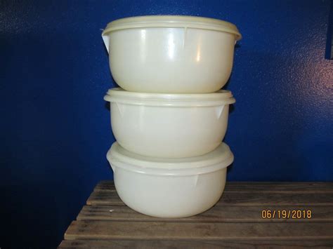 Lot Of 3 Vintage Tupperware 272 Serving Mixing Bowls With 230