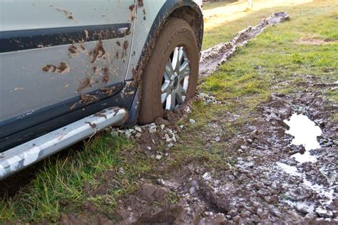 Car Stuck In Mud Here Are 6 Proven Ways To Get Back On The Road In No