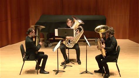 Een italiaanse concerto vertrouwt op de contrasterende rol van de verschillende groepen van instrumenten in een ensemble; Italian Concerto Mov. 1, J.S. Bach - YouTube