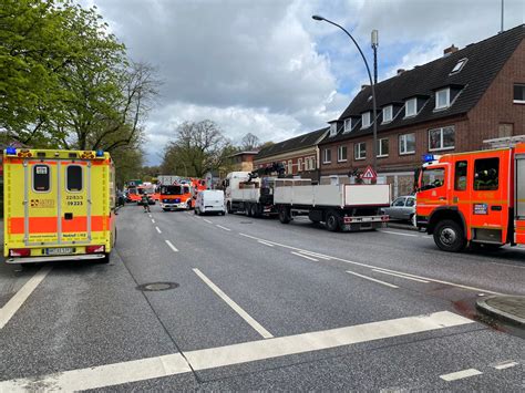 Fw Norderstedt Verkehrsunfall Auf Der Langenhorner Chaussee Presseportal