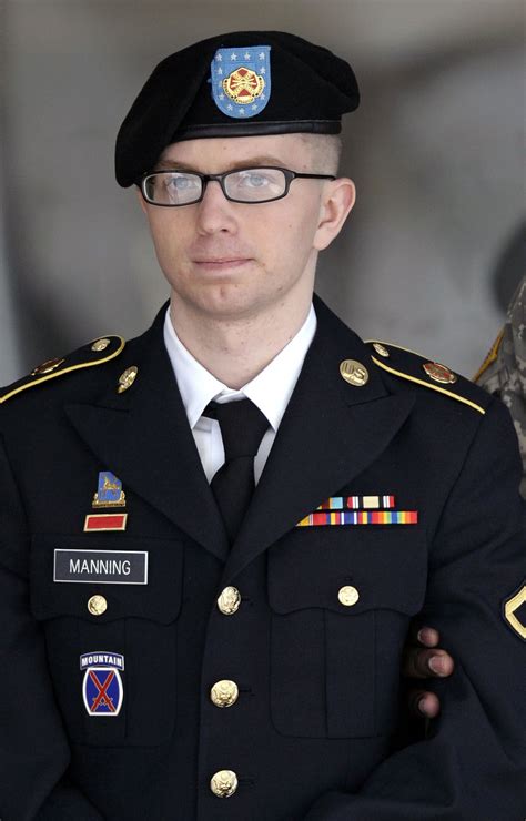 The latest news and comment on chelsea manning. Pin di Chelsea Elizabeth Manning aka Bradley Manning ...