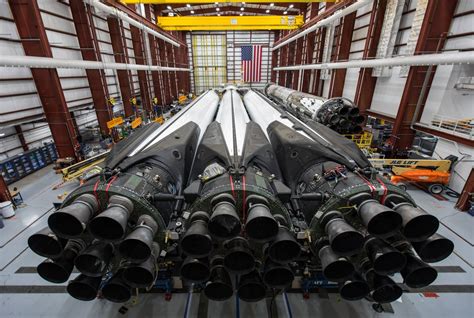 Start Rakiety Falcon Heavy Z Misją Arabsat 6a 12 Kwietnia 2019