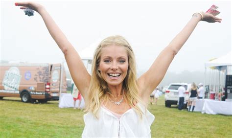 Kelly Ripa Shopping At Super Saturday 2012 Happenings In