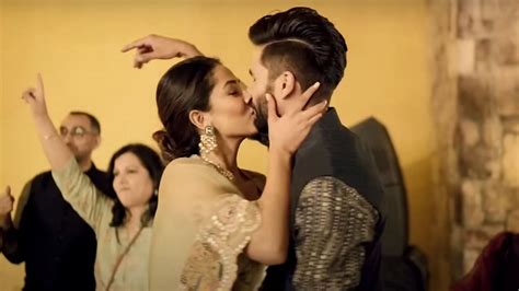 Watch Shahid Kapoor Mira Rajput Share Passionate Kiss At Sanah Kapur