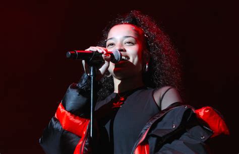 Ella Mai Makes Snl Debut With Performances Of Bood Up And Trip