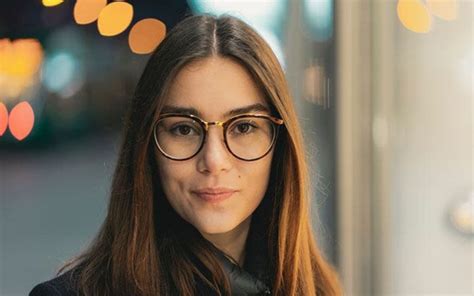 Tips Memilih Frame Kacamata Sesuai Bentuk Wajah Makin Keren Okezone