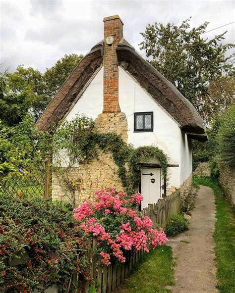Love English Cottage Style Heres How To Recreate The Look At Home