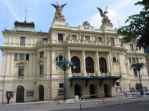 Divadlo na vinohradech je souborové repertoárové činoherní divadlo a reprezentativní scéna hlavního města prahy. File:Divadlo na Vinohradech.jpg - Wikimedia Commons
