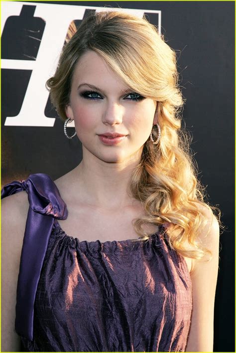 Taylor swift love story (taylor's version) (fearless (taylor's version) 2021). Taylor Swift is a Young Superstar: Photo 1094511 | Taylor ...