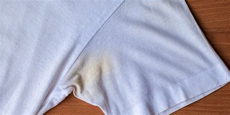 Heres The Way To Get Rid Of Those Gross Pit Stains On Your White
