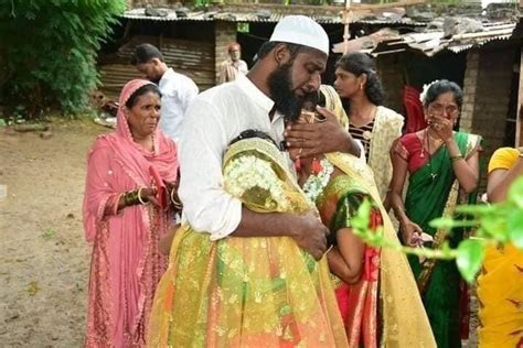 वाह मुस्लिम व्यक्ति ने अपनी हिंदू राखी बहन की बेटियों की शादी हिंदू रिवाज से करवाई