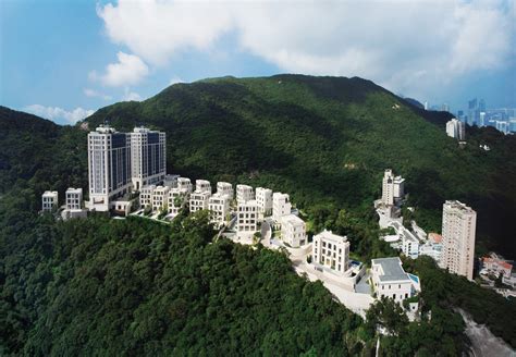 Most Expensive Apartment In Asia Sold In Hong Kongs Peak Area Bloomberg