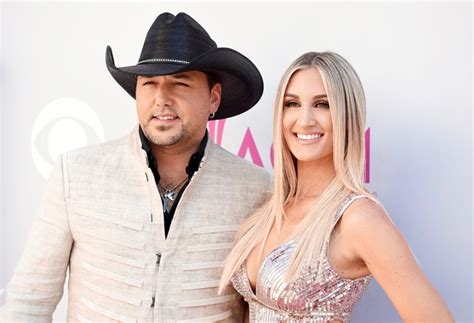 Jason Aldean And Brittany Kerr Photos See Country Superstar And His Wife Hollywood Life