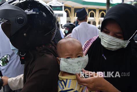 63 Ribu Masker Dibagikan Ke Buruh Dan Pekerja Migran Republika Online