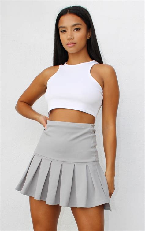 Petite Grey Pleated Step Hem Mini Skirt Prettylittlething