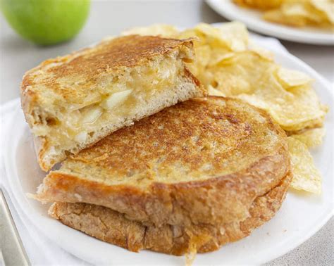 Apple Gouda Grilled Cheese Sandwich Tastydone