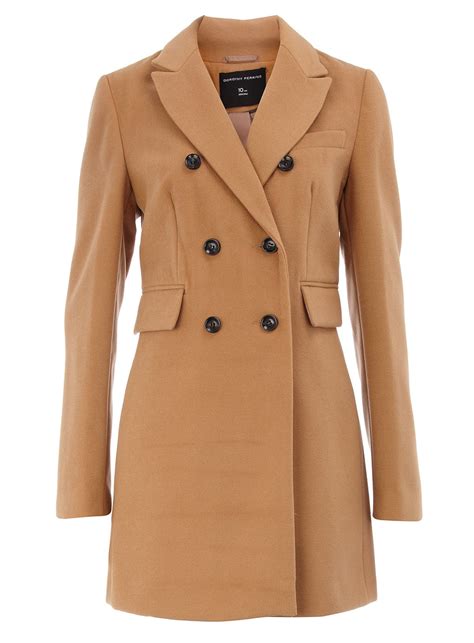 If you need to look entrepreneurial however basic and cool, this is the. Caggie Dunlop's camel coats on Made in Chelsea | Fashion ...