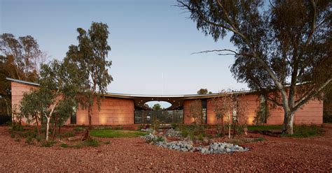 Kaunitz Yeung Architecture Uses Rammed Earth For Aboriginal Health