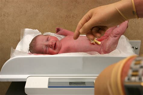 5 anledningar till varför din bebis kan födas liten