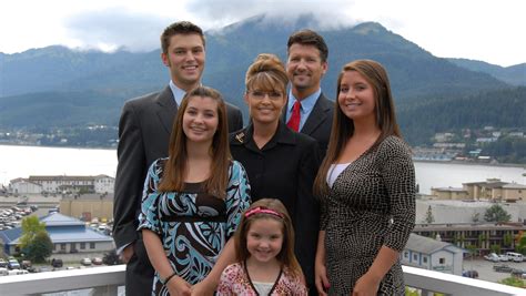 Sarah Palins Son Track Divorcing Wife