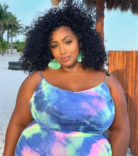 Pin On Bbwplus Size Queen Fashion