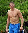 Hunger Games hunk Alexander Ludwig flexes his muscles during sunset ...