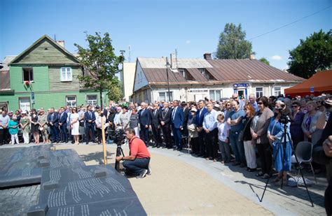 Memorial To Jewish Community Unveiled In Lithuanian Town The