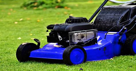 Actual size or lawn areas may vary from house to house but. Best Lawn Mowers for 1/4, 1/3, 1/2, 3/4 and 1 Acre