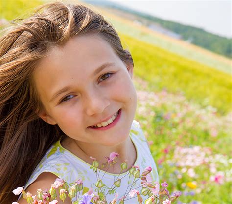 Photo Child Little Girls Brown Haired Smile Cute Face