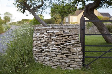 Hardscaping 101 Dry Stone Walls Gardenista