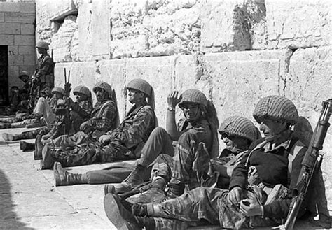 Israeli Paratroopers By The Western Wall Jerusalem June Flickr
