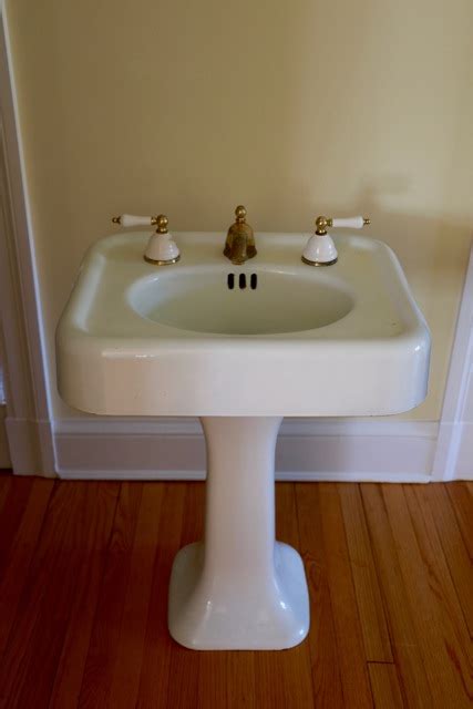 1924 Vintage American Standard Bathroom Pedestal Sink