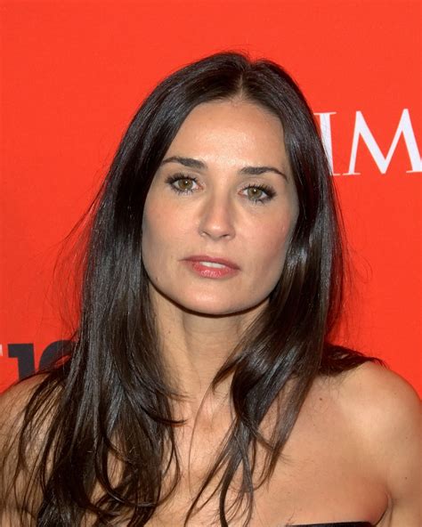 She was raised by her mother virginia (nee king) and a stepfather dan guynes. Demi Moore - Wikipedia, la enciclopedia libre
