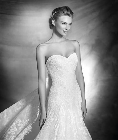 Die neuen pronovias brautkleider sind da und sie sehen bombastisch aus! VANES - Brautkleid mit herzförmigem Dekolleté und Spitze ...