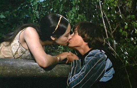 Romeo And Juliet About To Kiss On Balcony 1968 Romeo And Juliet By