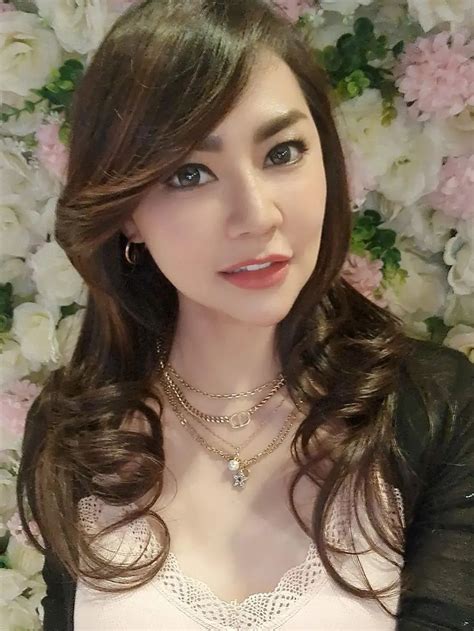 Potret Tessa Kaunang Yang Makin Cantik Di Usia Tahun Dari Pose