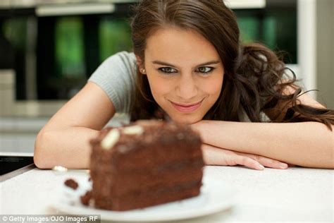Eat Cake And Still Lose Weight Thanks To Mindfulness Diet Daily Mail