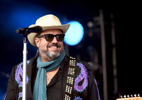 The Mavericks Liven Up A Rain Drenched Chevy Court At The Nys Fair